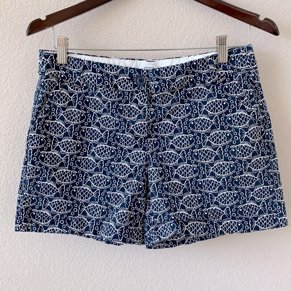 Crown & Ivy blue fish print shorts size 4